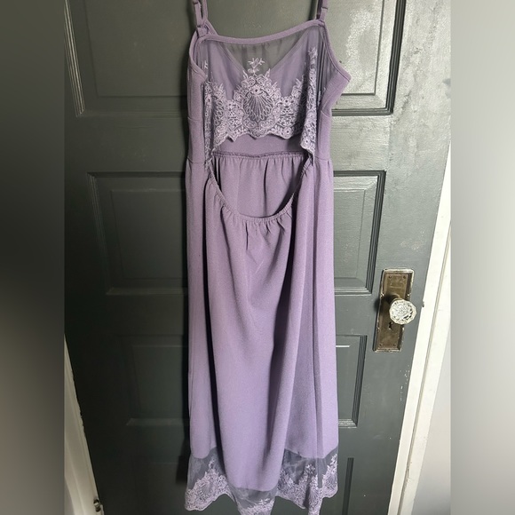 Purple midi length dress with lace accents and open back cutout, size M - Picture 3 of 4